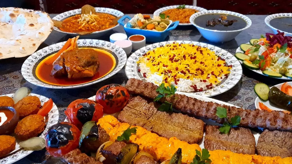 انواع غذاهای سنتی آشپزخانه اناردون در رامسر